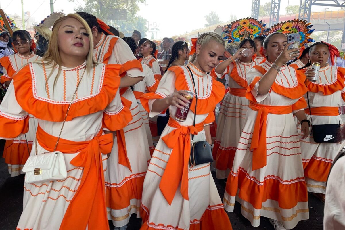 Pobladores de la colonia Peñón de los Baños, CDMX participan esta mañana en el desfile conmemorativo de la “Batalla del 5 de Mayo”