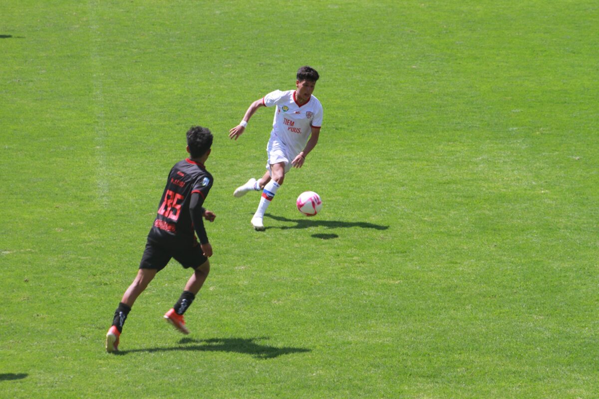 Los equipos de fútbol, Toros Tlaxcala y Toros Tlaxco, disputaron está tarde en el estadio Tlahuicole, la Final de la Copa Amistad MG