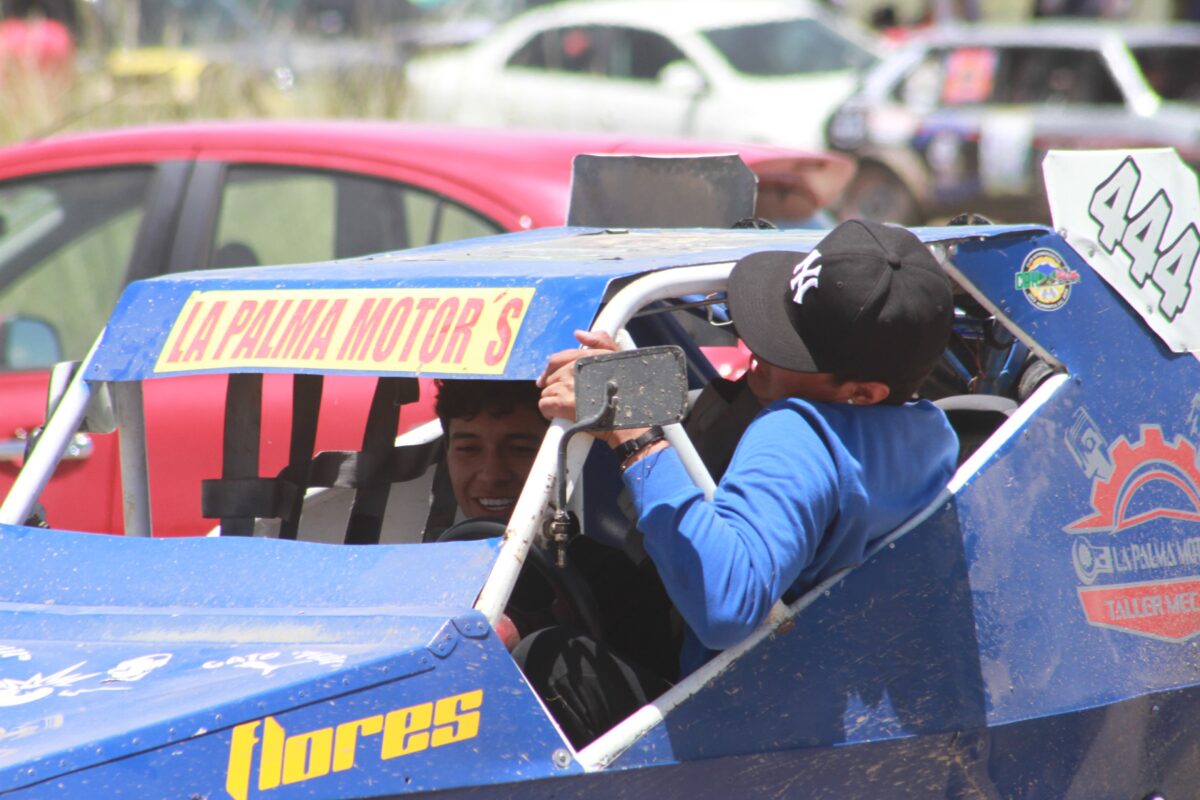 Pilotos a bordo de carros modificados, participaron está tarde en el autodromo FIDECIX, de Huamantla