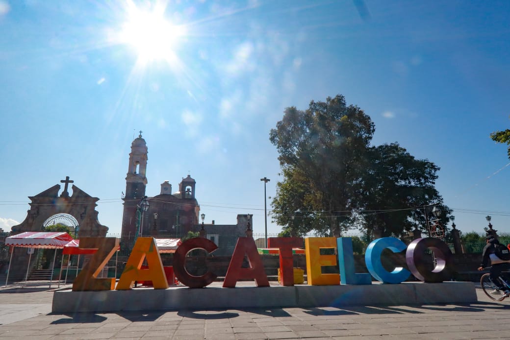 Así lucen está tarde las letras monumentales de Zacatelco