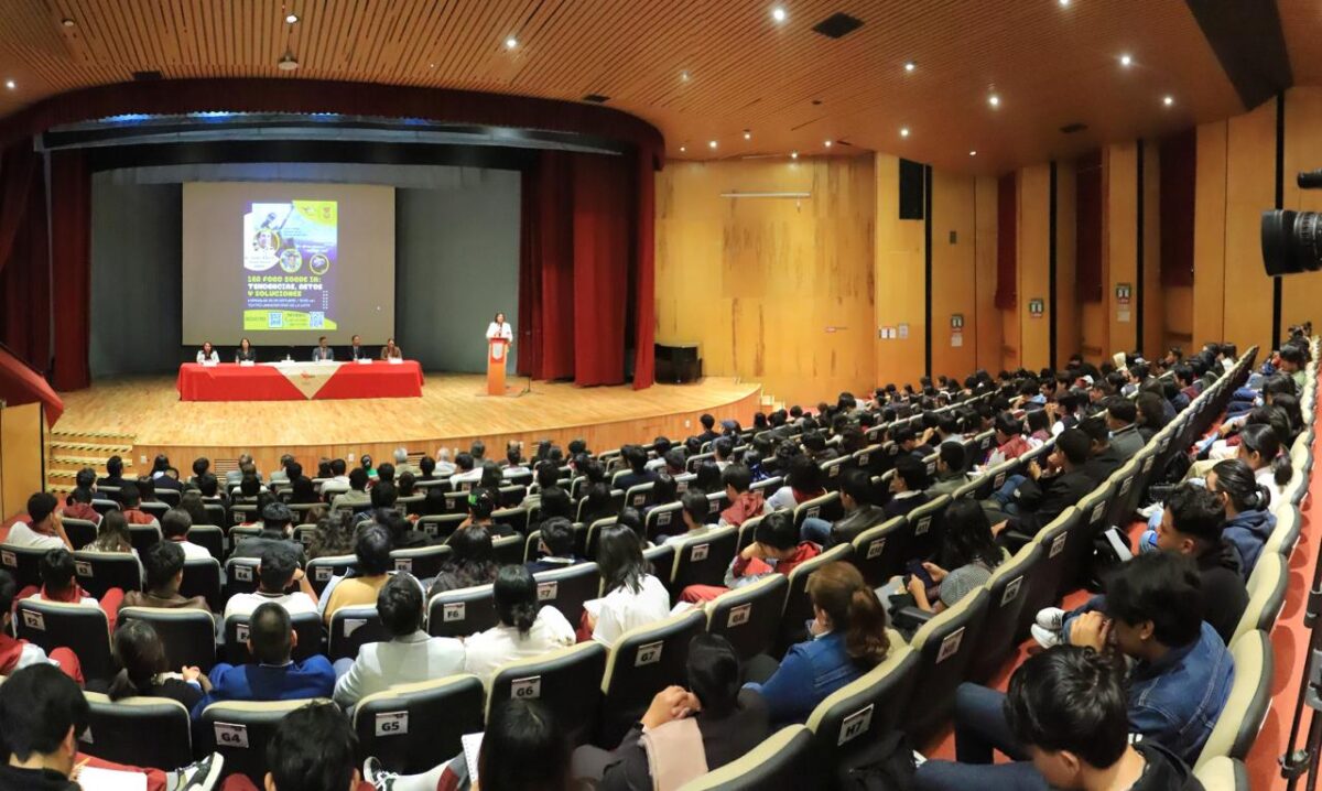 Estudiantes de bachillerato participaron en el “1er. Foro sobre  inteligencia artificial” que organizó  Ciencias Básicas UATx