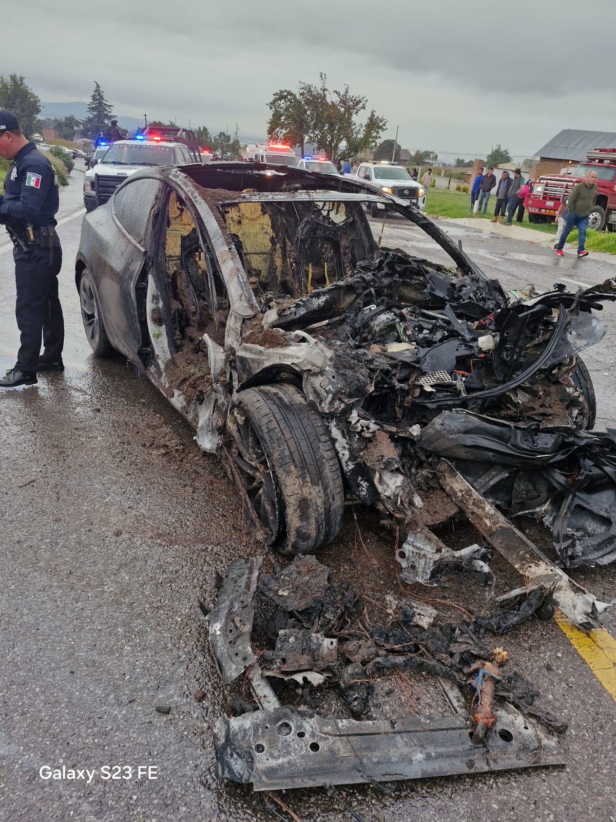 Tragedia en carretera Tlaxco-Chignahuapan: Choque frontal deja 3 muertos calcinados y un vehículo incendiado