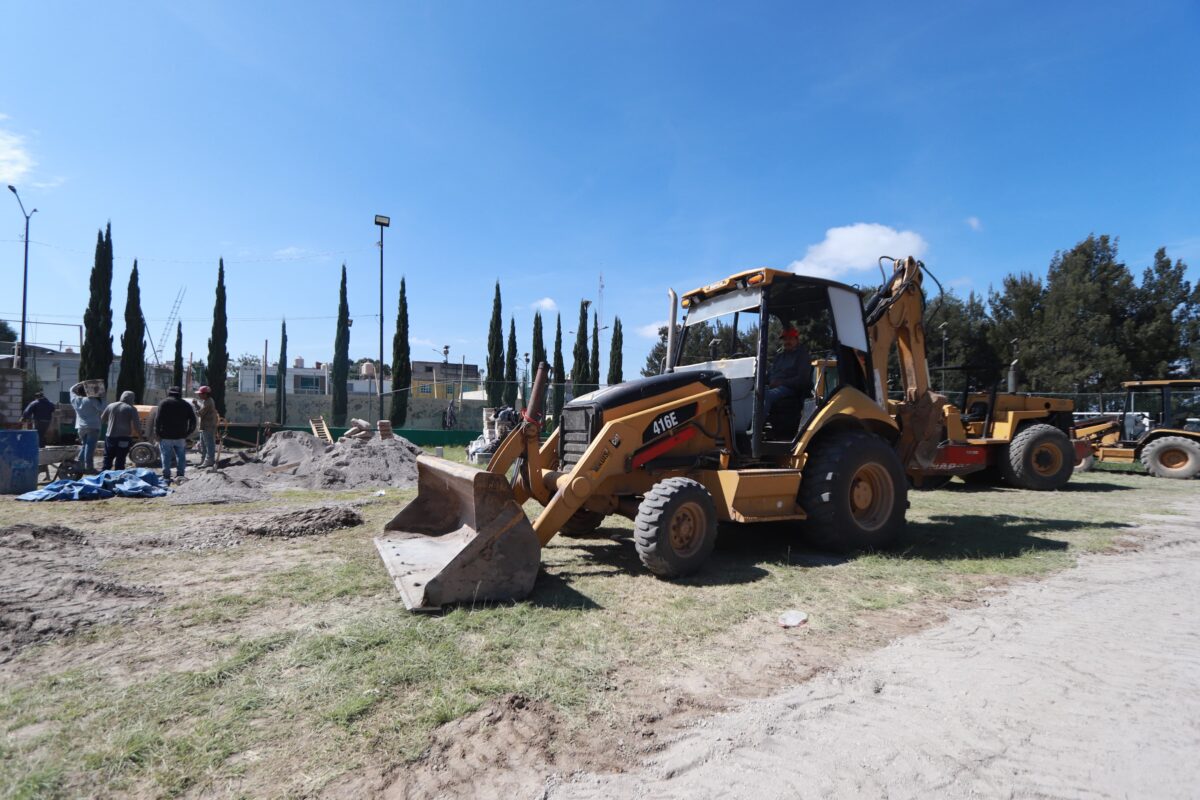 Trabajadores continúan con la construcción de la nueva Escuela de Tiro con Arco