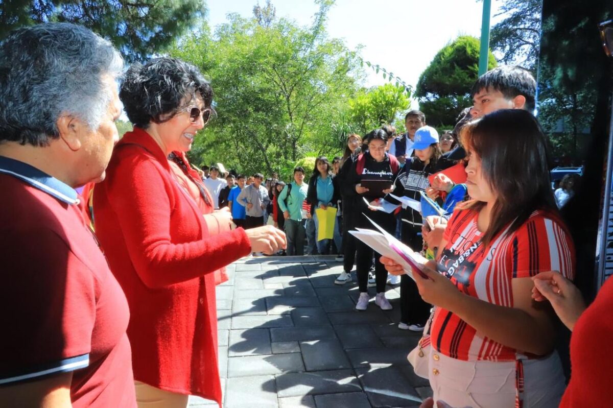 Recibe la UATx a mil 500 visitantes en su 4ª Feria Profesiográfica