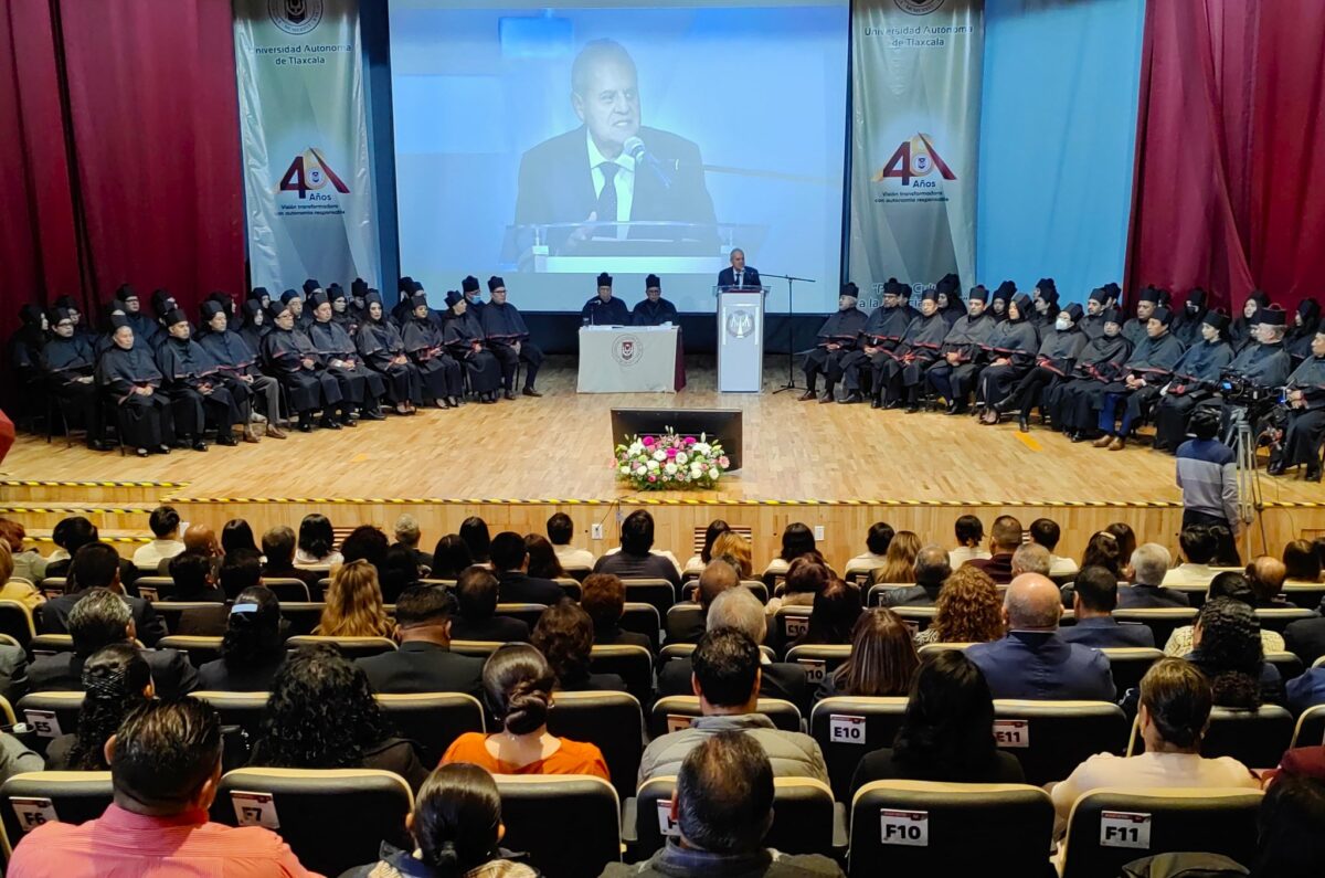 Conmemora la UATx 48 años de vida institucional   