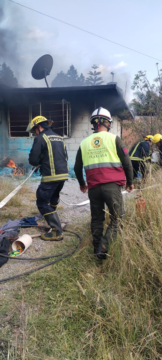 Protección Civil del Ayuntamiento de Tlaxcala responde a incendio en San Sebastián Atlahapa