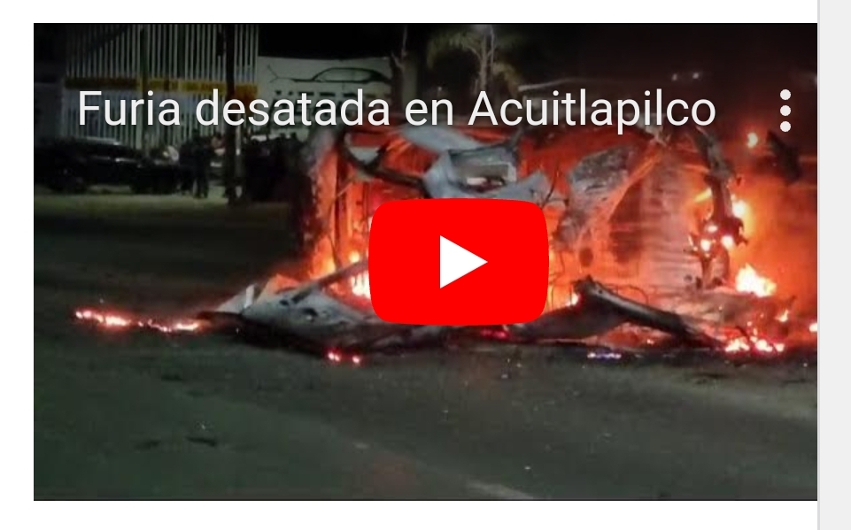 Furia desatada en Acuitlapilco: Pobladores incendian camioneta de transporte público tras atropello y muerte de comerciante